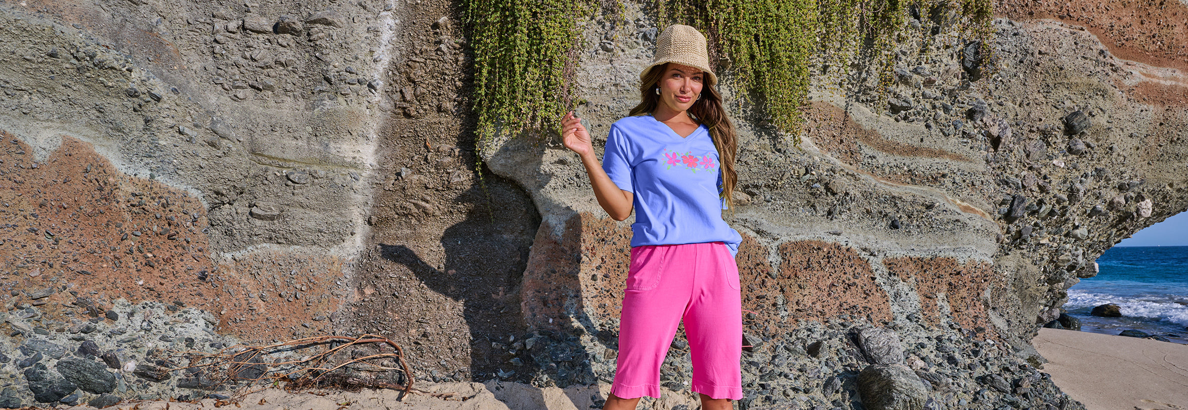 Cosmo Bouquet V-Neck T in Peri Color