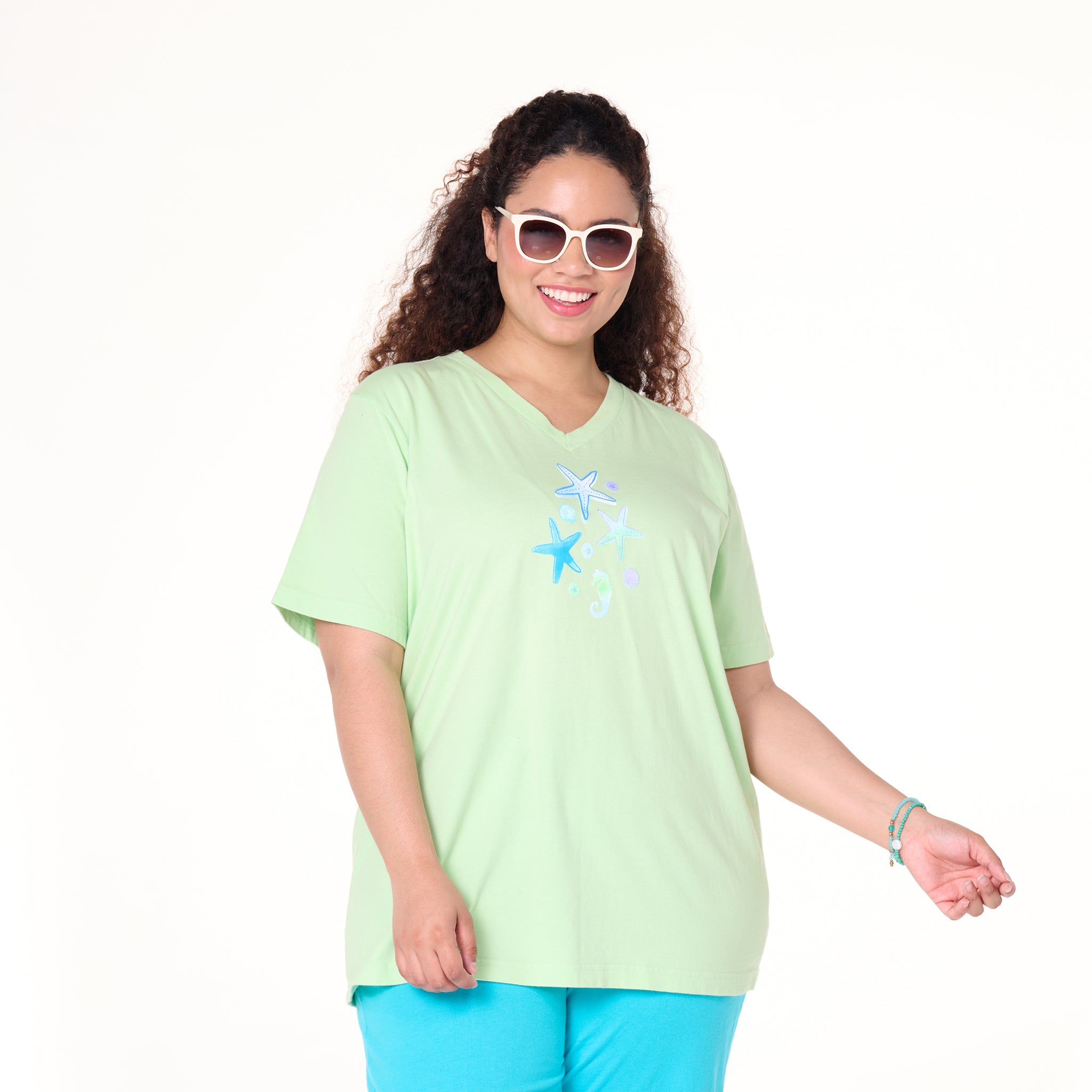 Scattered Shells V-Neck T | Plus Size